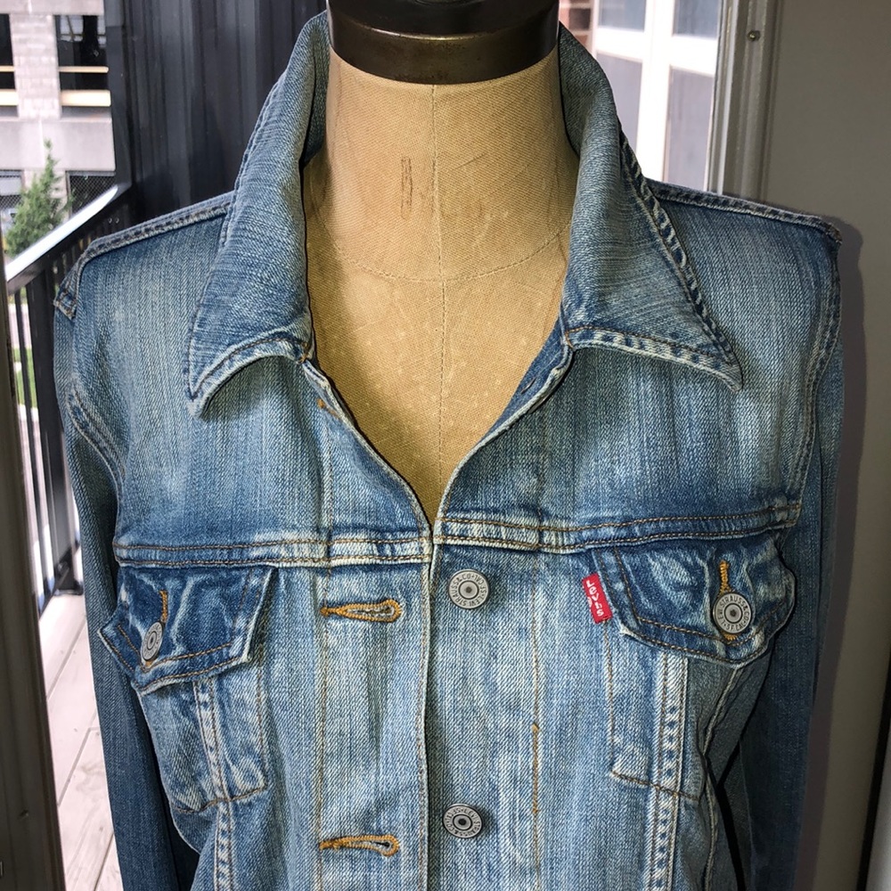 Levi’s Boyfriend Trucker Jacket Medium - image 3